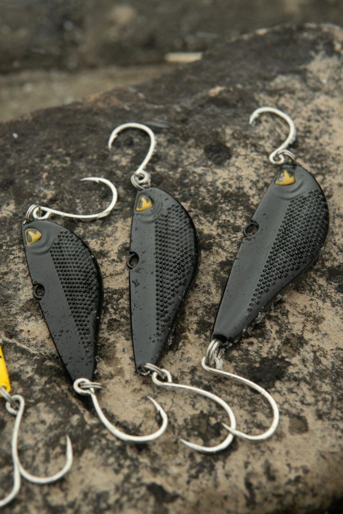 Black Cat Nástraha Heavy Vibe V Lure Black (1)